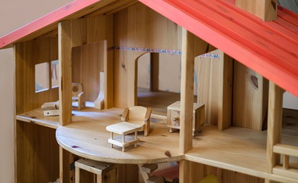 Doll House Assembly in Sioux City